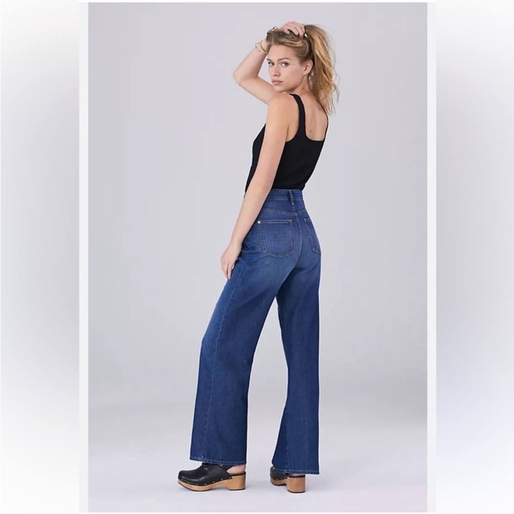 Anthropologie Pilcro High Waisted Wide Leg Med Wash Denim Jeans Size 31